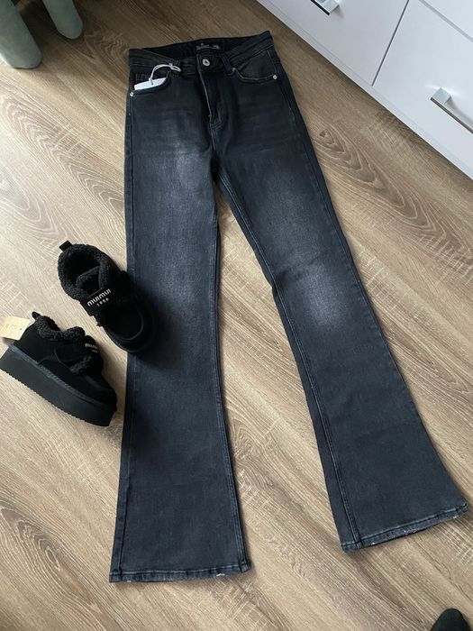 Стильнячі, жіночі джинси кльош