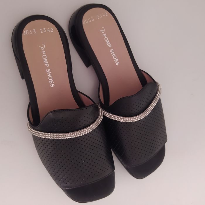 Шкіряні шльопанці розпродаж