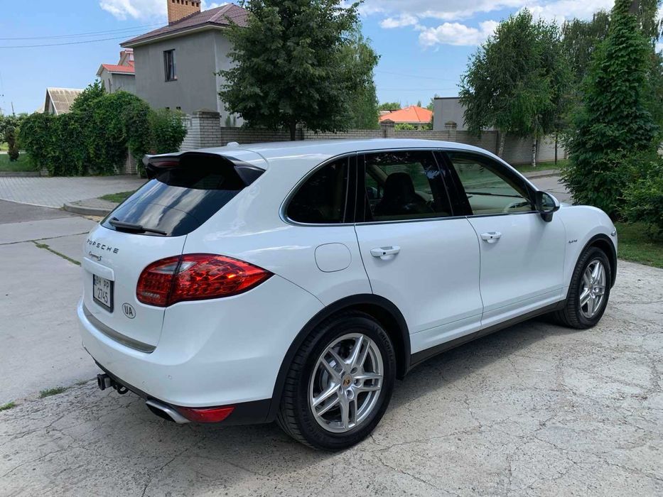 Porche Hybrid спорткар.