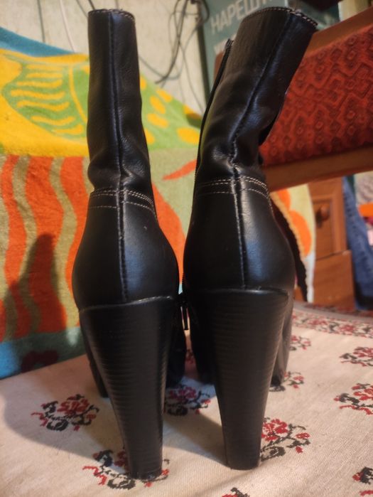 Зимове жіноче взуття, розмір 37-38