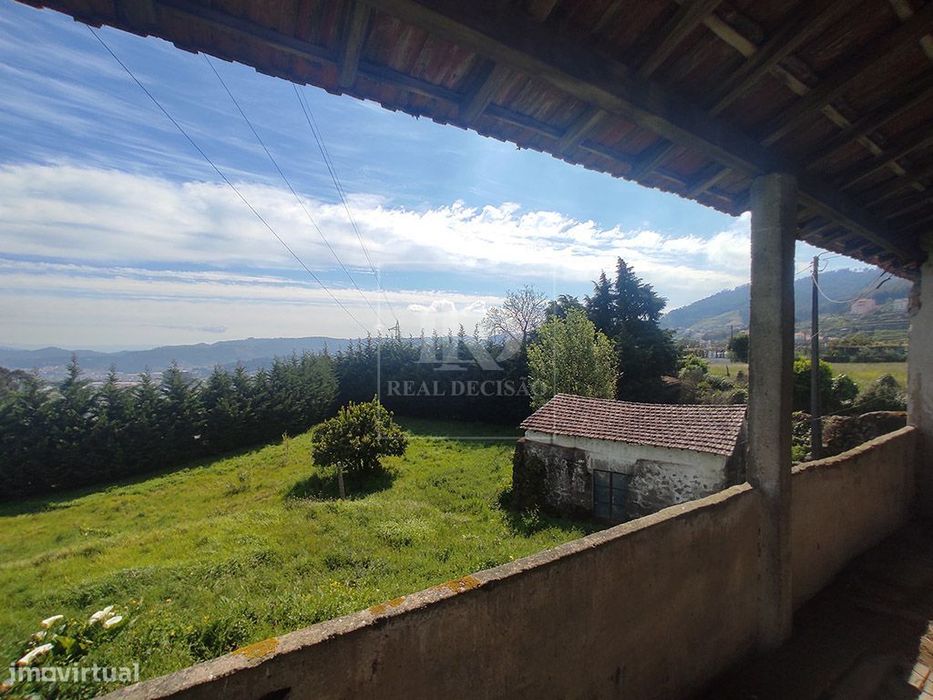 Quinta com 15000m2 em Santo Tirso