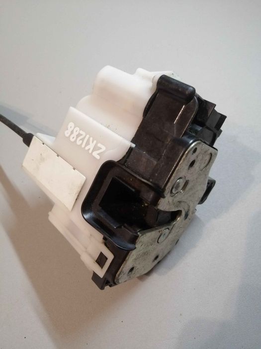 Fiat/Alfa/Lancia 500 07-15 замок дверей перед LH ZK1288 51827413