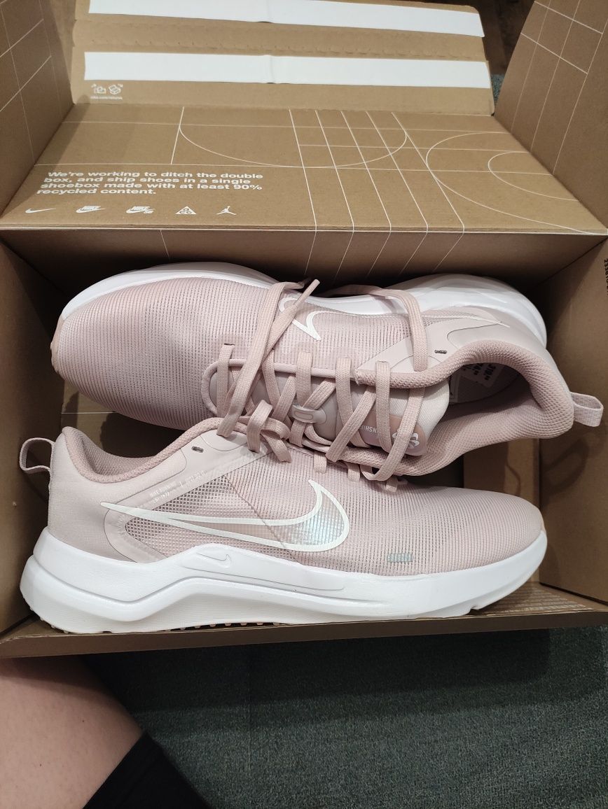 Nowe buty Nike damskie