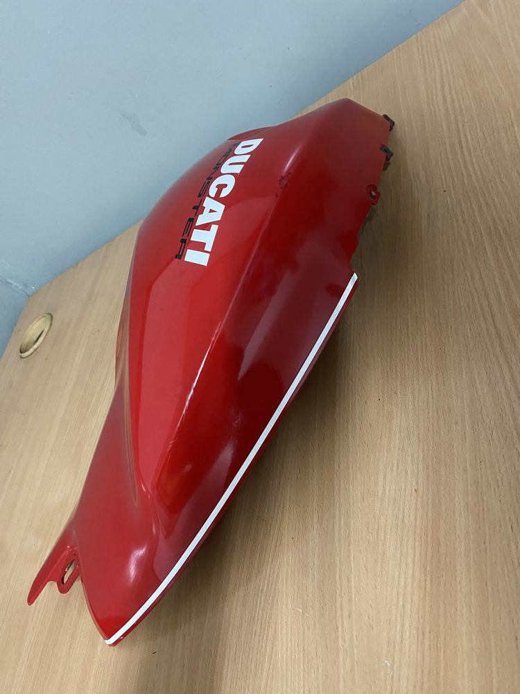 Osłona Nakładka Zbiornik Ducati Monster 696 owiewka bok 4803/2601B