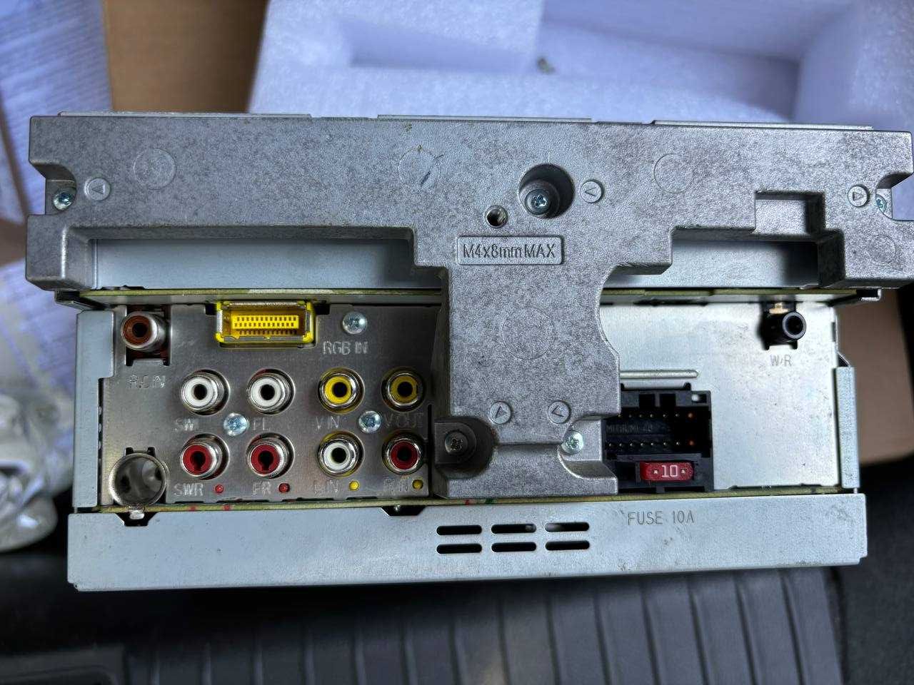 Автомагнітола Pioneer AVH-2300DVD
