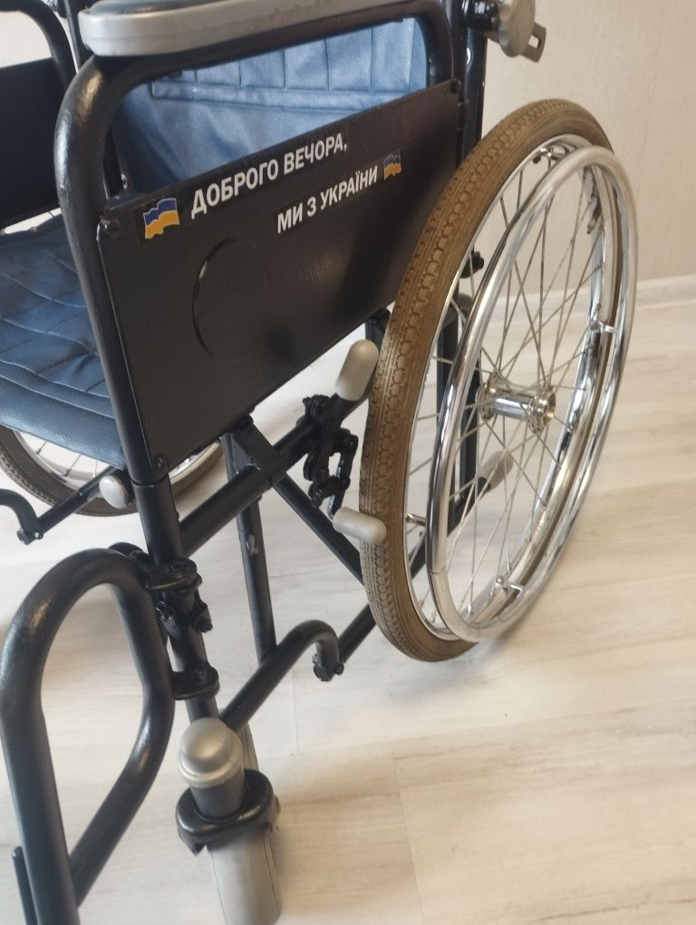 инвалидное кресло , инвалидная коляска. інвалідний візок