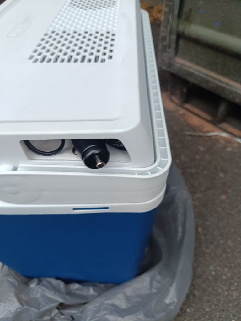 Nowa lodówka turystyczna 12v