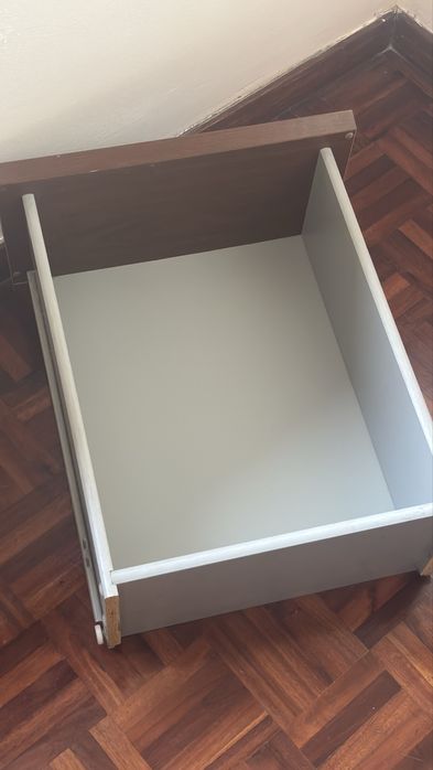 Duas mesas de cabeceira e Comoda 6 gavetas IKEA