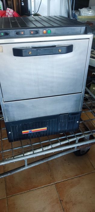 Máquina de lavar loiça, chávenas e copos industrial
