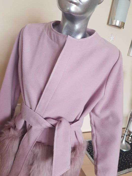 PŁASZCZ z futerkiem  L 40