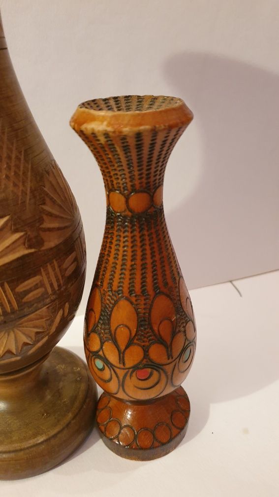 Piękny stary wazon drewniany rzeźbiony mały i duzý. Cena za 2szt .
