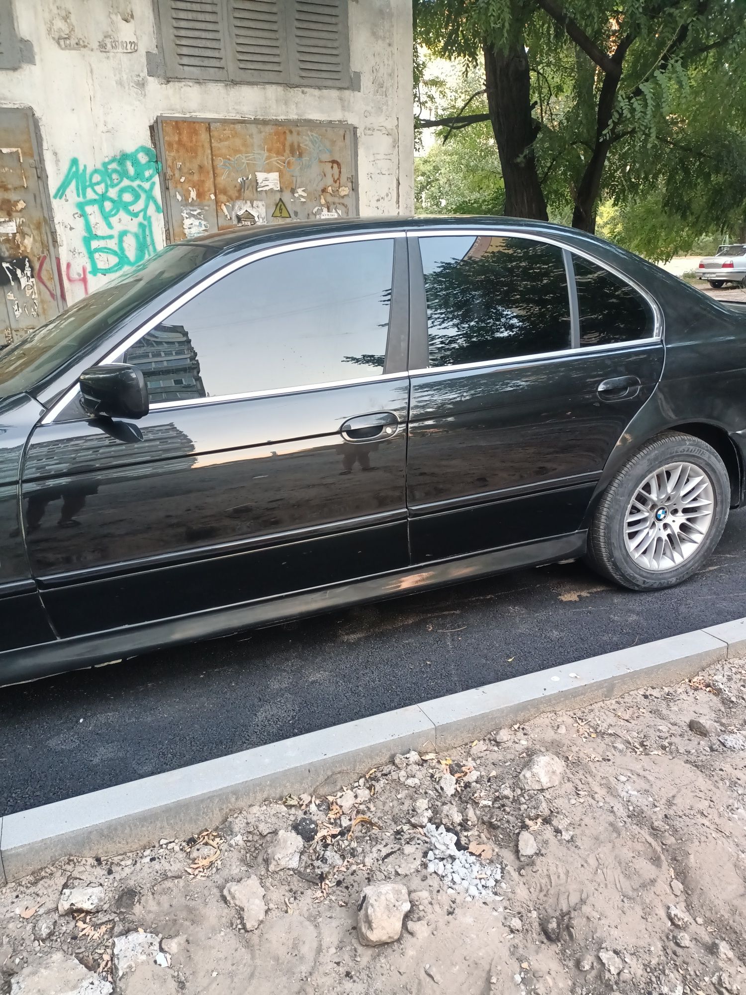 Продам BMW e39 m54b25