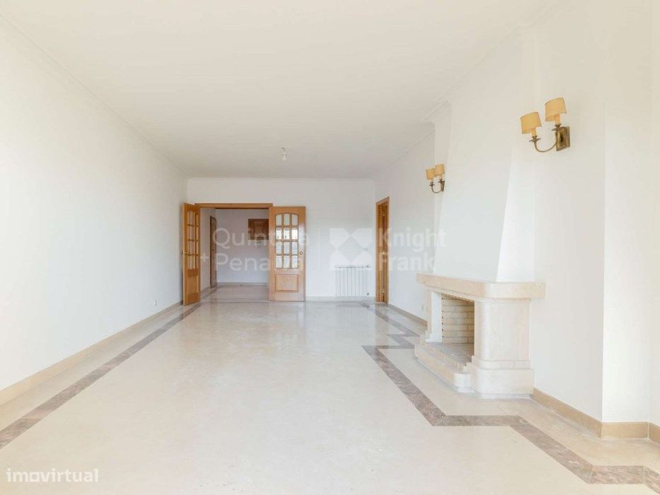 Apartamento T3 para arrendamento com vista mar no Bairro do Rosário