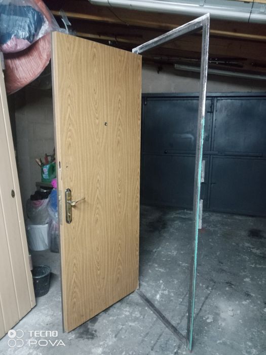 Двери.Двері(204х79см) входные металлические.Б/У.