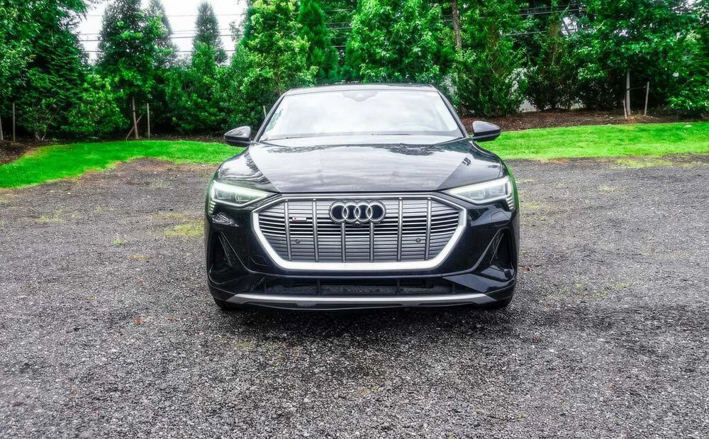 Audi e-tron      2022