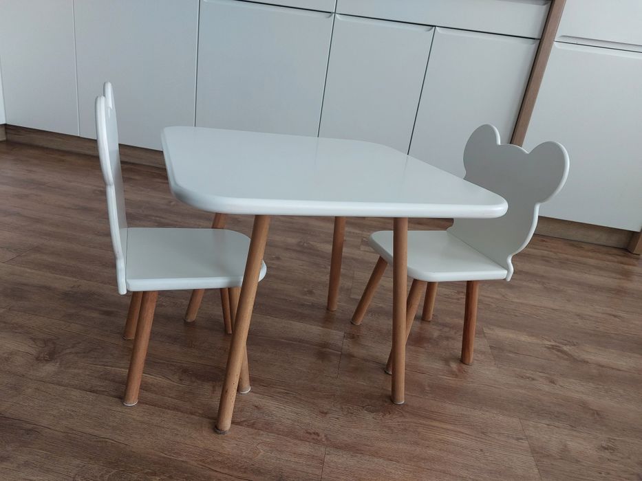 Zestaw dziecięcy w stylu skandynawskim – stolik + 2 krzesełka