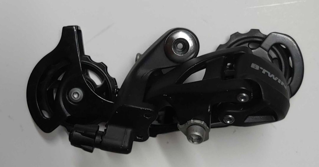Przerzutka tylna ROCKRIDER BTWIN 7,8,9-rzędowa, solidna aluminiowa.