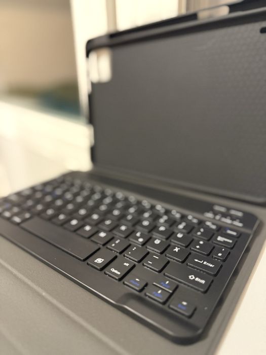 Чохол-клавіатура