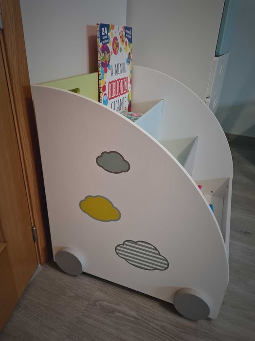 Biblioteca com rodas quarto bebé/ criança
