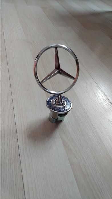 Znaczek Emblemat Mercedes Celownik do C E klasy