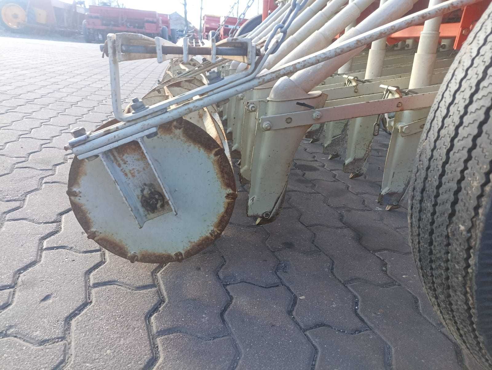 Siewnik zbożowy dwu komorowy 2m.