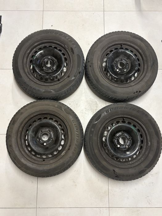 Komplet kół zimowych z orginalnymi koupakami audi