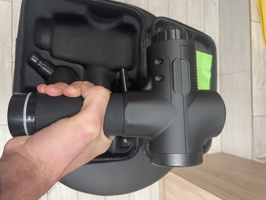 Масажний пістолет