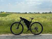 Widelec karbonowy do MTB 29,27,5 z mocowaniem na bidony/torby