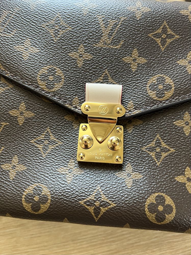 Louis Vuitton Métis Bag Pochette