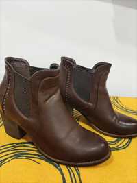 Botas castanhas 39