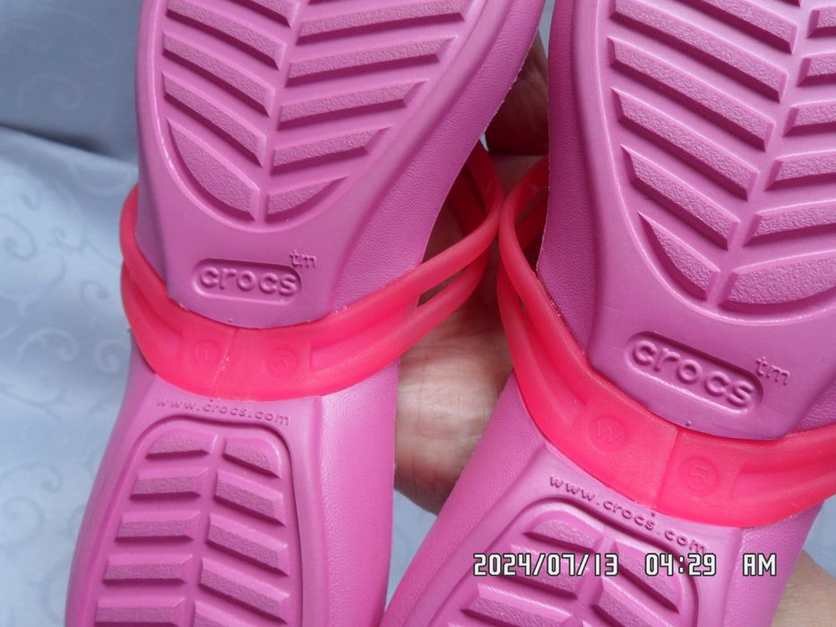 Crocs Isabella Iconic Comfort босоножки вьетнамки шлепанцы W 5