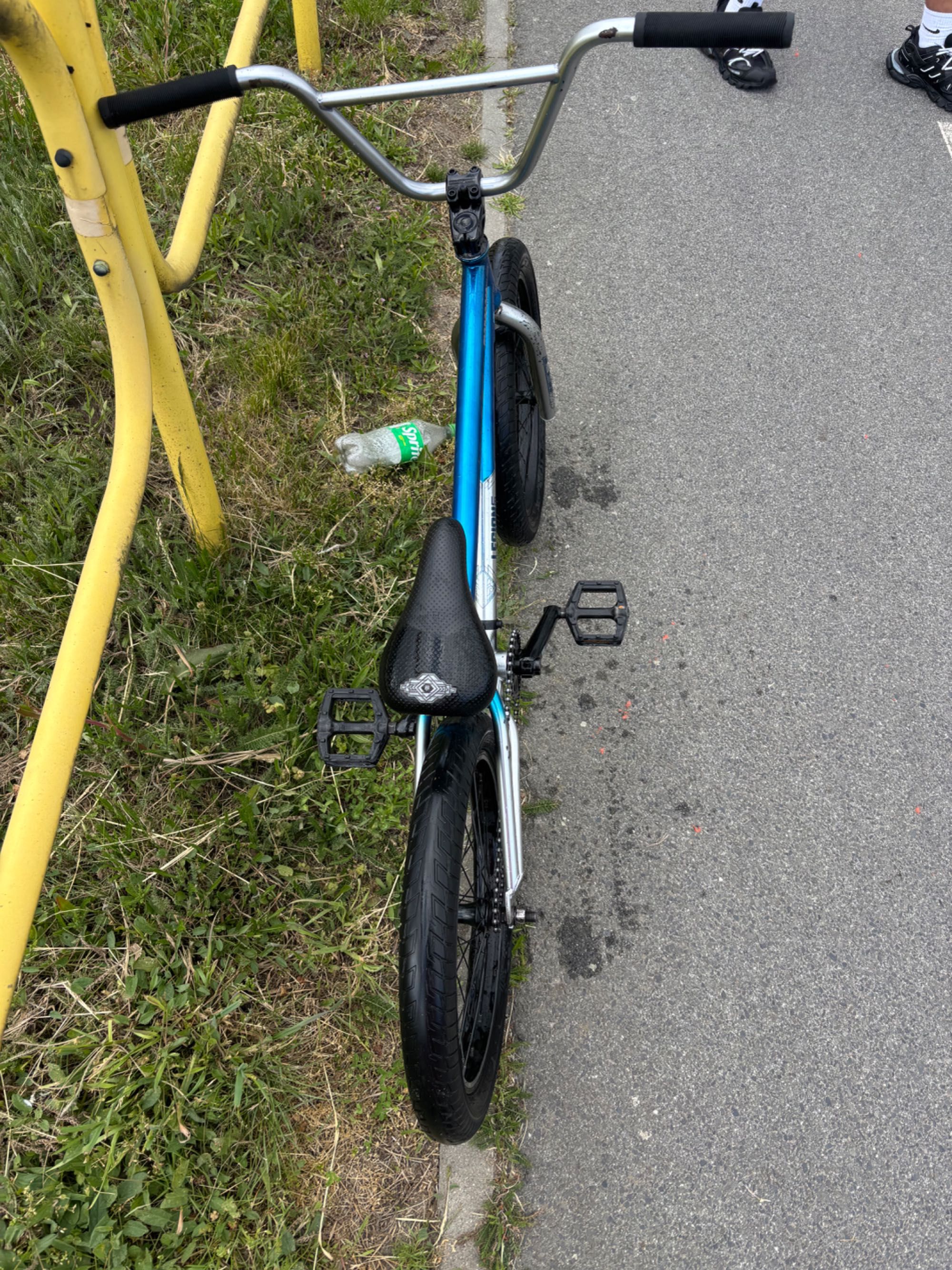 Zadbany bmx w bardzo dobrym stanie, nie posiada żadnych wad