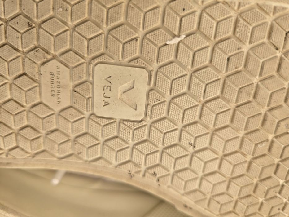 Ténis  Veja tamanho 38