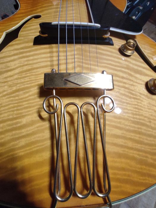 Yamaha AEX1500 - японська гітара преміум-класу