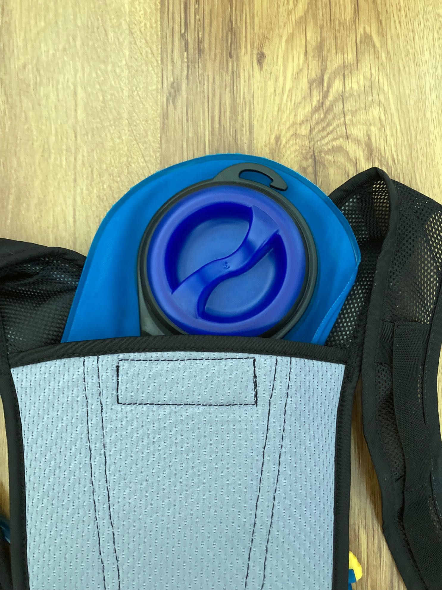 Vendo mochila Camelbak com depósito