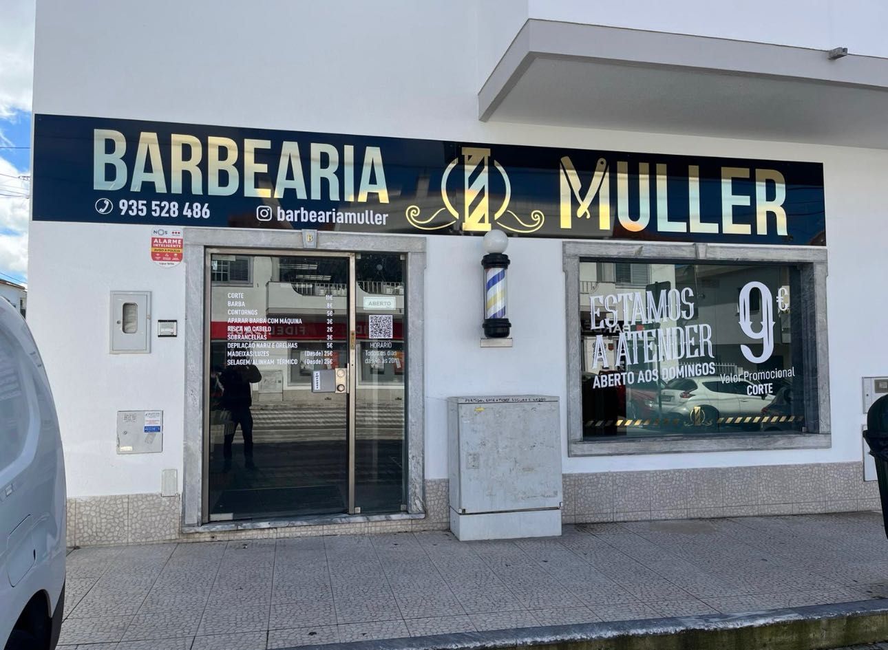 Trespasse de barbearia com carteira de clientes em Fernão Ferro