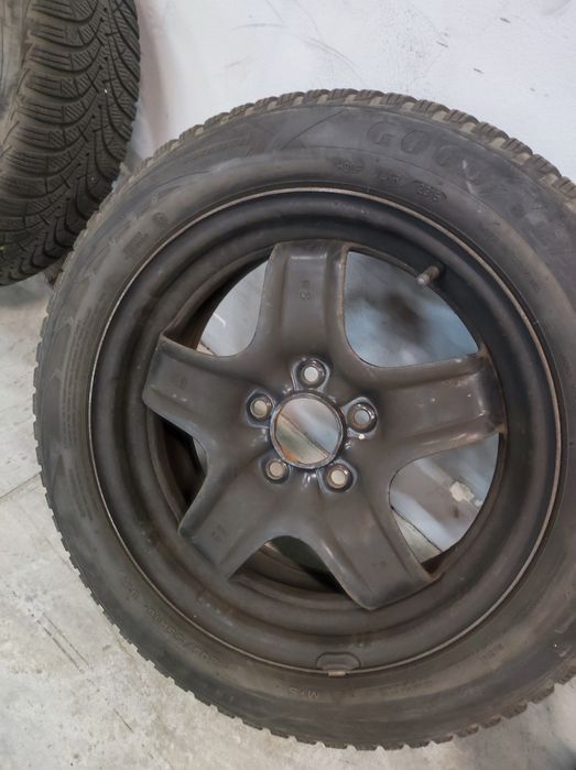 Felgi stalowe strukturalne Opel opony Goodyear Ultragrip 9 zimowe