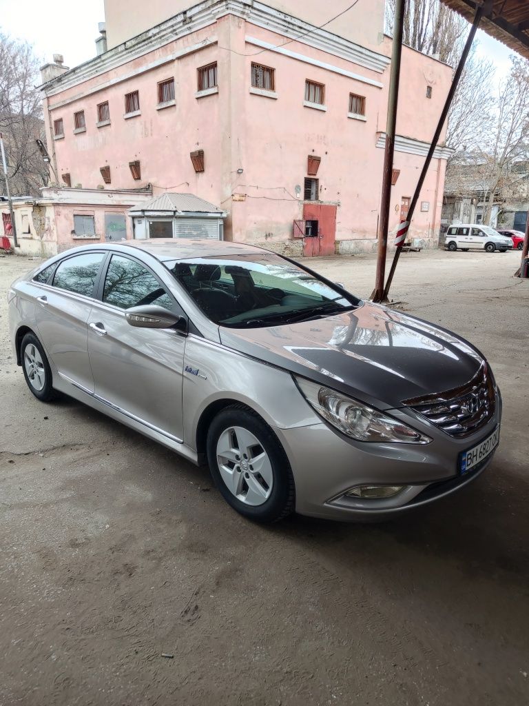 Hyundai sonata hybrid