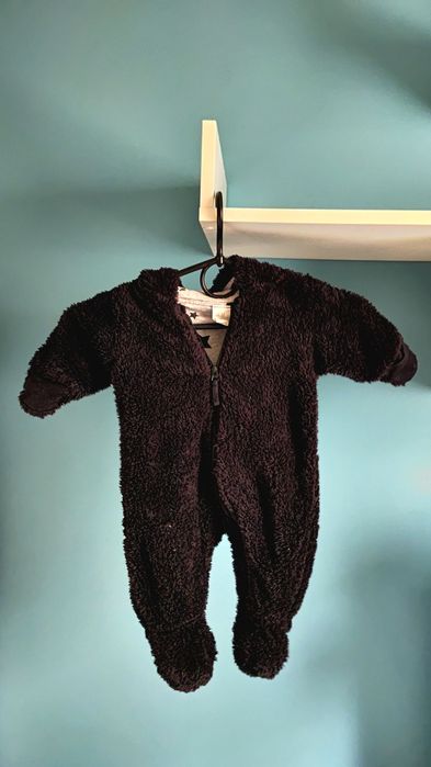 Kombinezon pluszowy brązowy H&M rozmiar 56 0-1 miesiecy