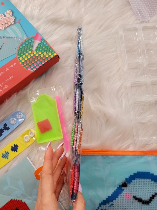 Zestaw kreatywny diamenciki piórnik zeszyt opaski  naklejki