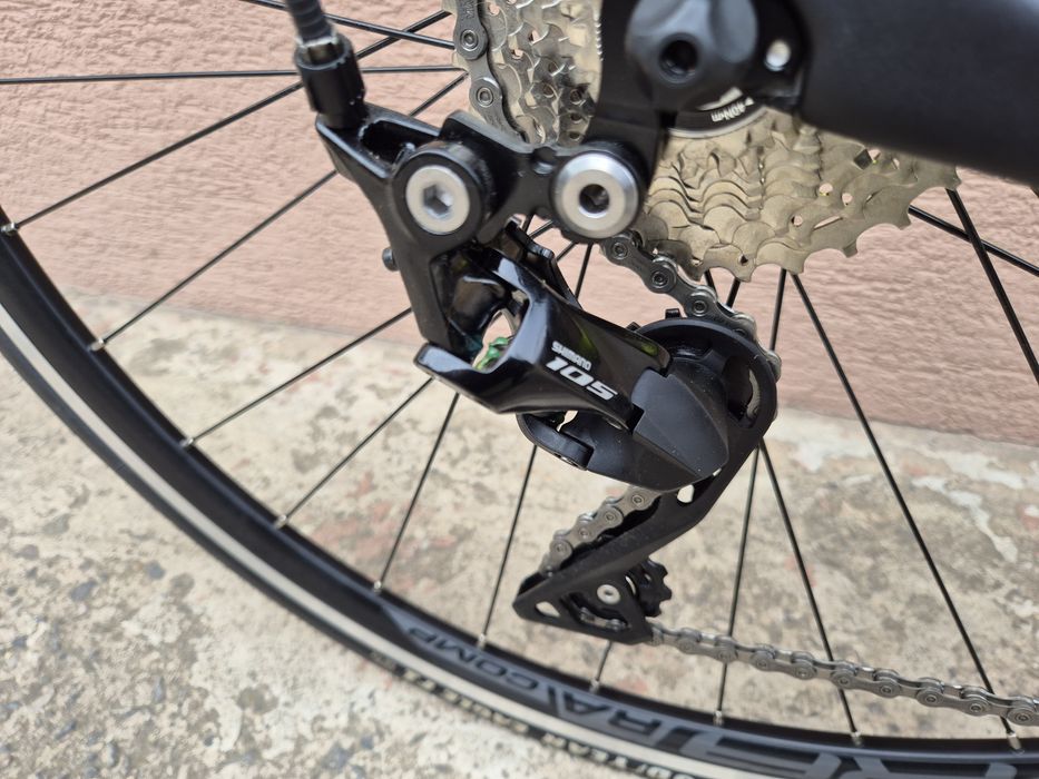 Rower szosowy Pinarello Gan, full carbon, Shimano 105