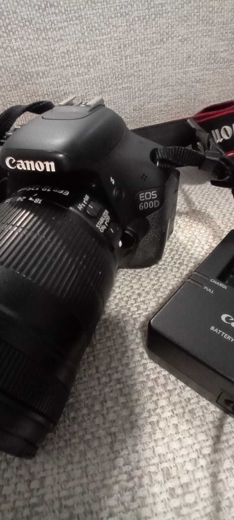 Canon EOS 600D + Lente Canon EFS 18-135mm IS + 2 cartões + mala