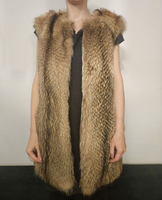 Kamizelka Max Mara z naturalnego futra jenota, nieużywana