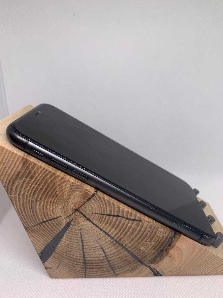 iPhone 11 Black 64 GB