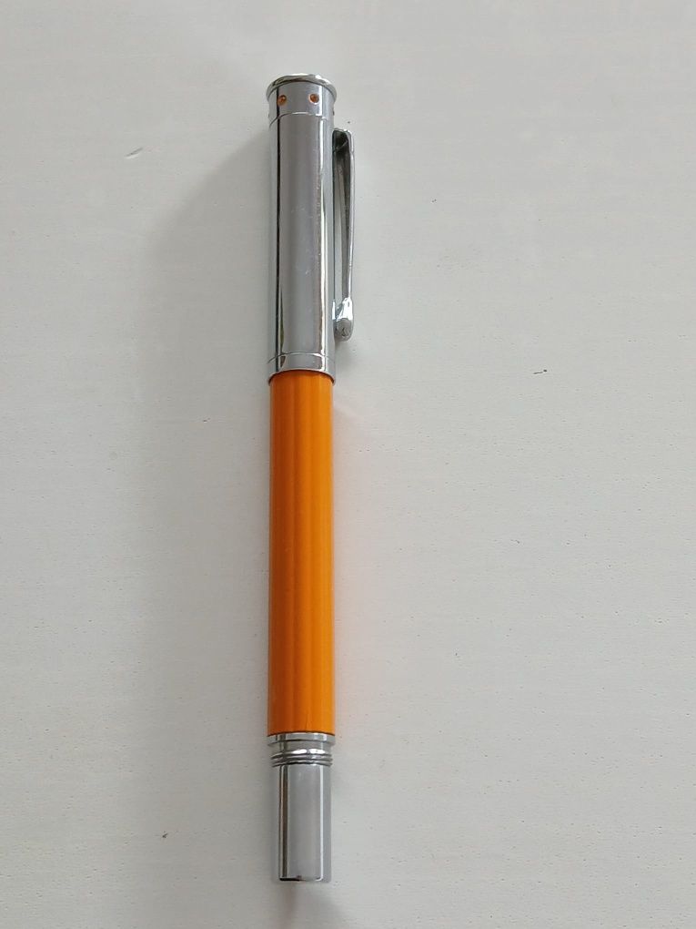 Caneta tinta permanente da Hachette Tompla