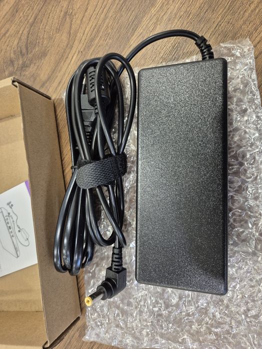 Adaptador AC (Carregador de 19V)