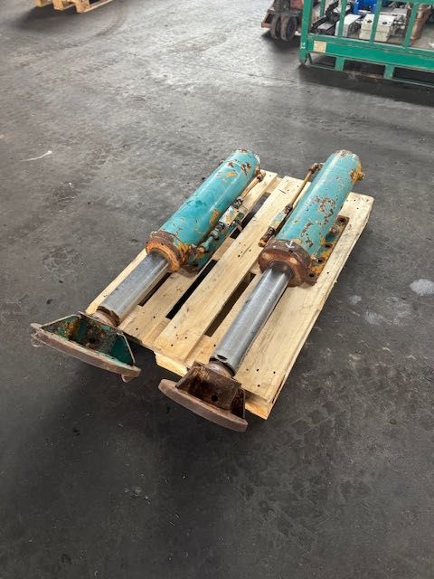 PODPORY hydrauliczne do wiertnicy gąsienicowej kleem