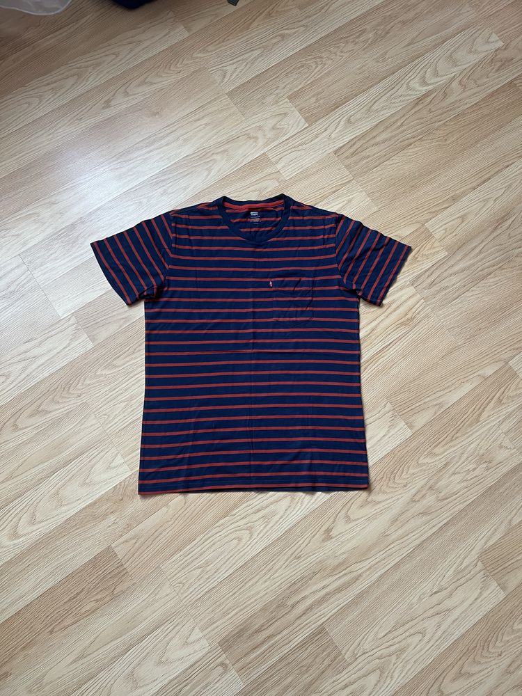 Чоловіча футболка Levis  ( розмір M)