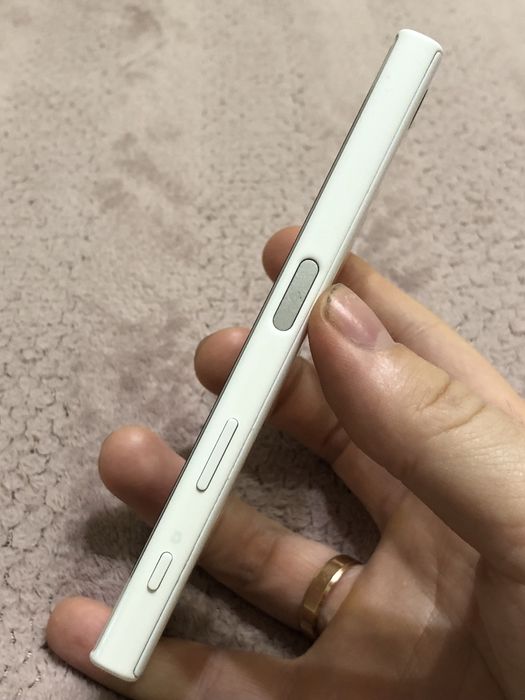 Телефон Sony X Compact (F5321) 3/32gb