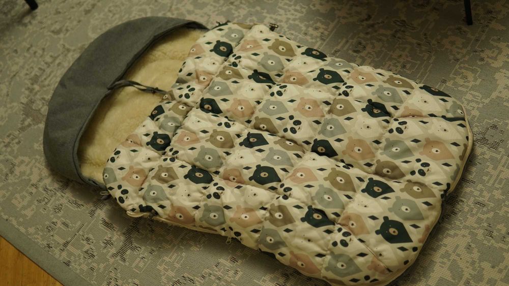 Зимовий конверт з овчини для коляски та санок